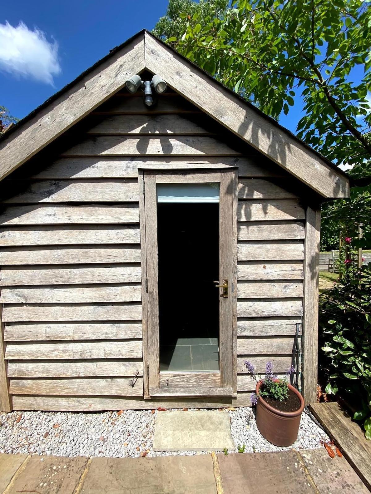 The Tool Shed Nestled In Idyllic Countryside Villa Linchmere Luaran gambar