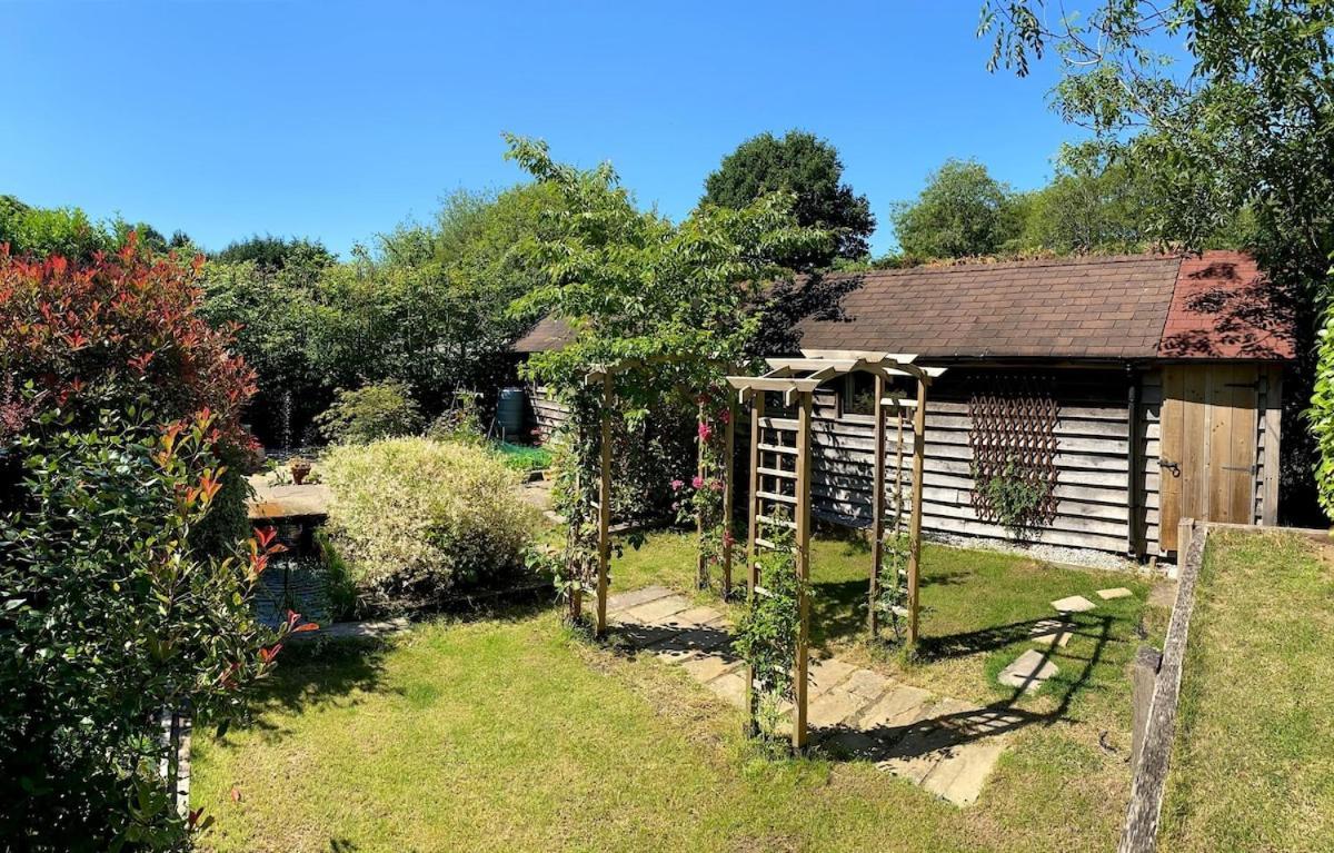 The Tool Shed Nestled In Idyllic Countryside Villa Linchmere Luaran gambar