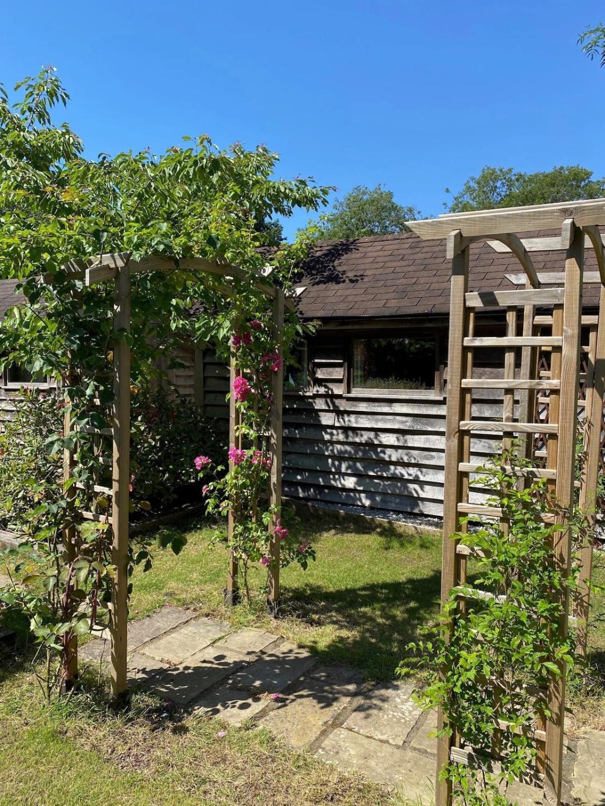 The Tool Shed Nestled In Idyllic Countryside Villa Linchmere Luaran gambar